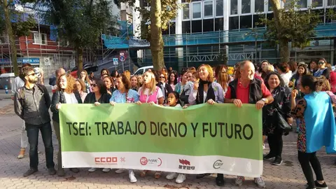 T&eacute;cnicos Educaci&oacute;n Infantil protestan ante la Consejer&iacute;a de Educaci&oacute;n