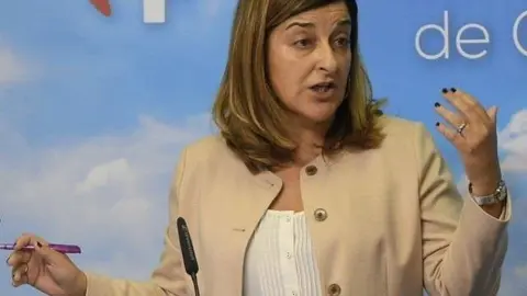 Mar&iacute;a Jos&eacute; S&aacute;enz de Buruaga en rueda de prensa