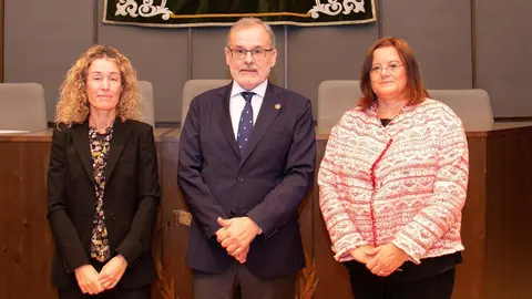Ana Mar&iacute;a Urtiaga toma posesi&oacute;n como nueva directora del Departamento de Ingenier&iacute;as Qu&iacute;mica y Biomolecular de la UC en presencia dle rector, &Aacute;ngel Pazos