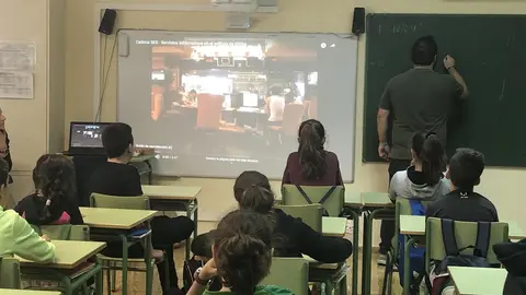 Taller te&oacute;rico de 'Radio Europa' en el CEIP Fernando de los R&iacute;os