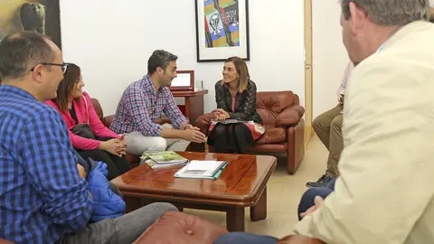 La consejera de Presidencia con representantes de Ribamont&aacute;n al Monte