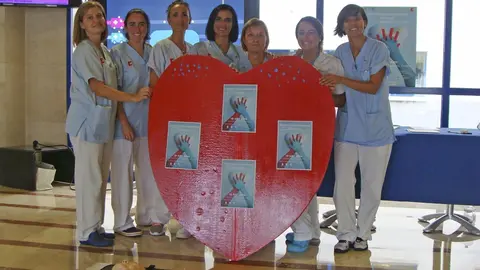Grupo muldisciplinar de m&eacute;dicas y enfermeras de parada cardiaca.