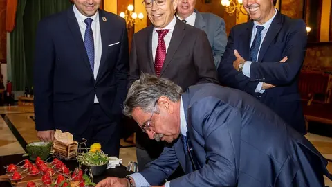 El presidente de Cantabria, Miguel &Aacute;ngel Revilla, participa en el  XVII Foro Aduanero que se celebra en Burgos