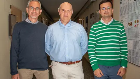 Ciro Salcines, Rafael Valiente y Javier Ruiz, autores del paper &lsquo;Criterios de selecci&oacute;n de equipos de protecci&oacute;n respiratoria frente a nanomateriales&rsquo;.