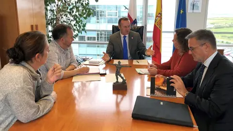 El consejero de Desarrollo Rural, Ganader&iacute;a, Pesca, Alimentaci&oacute;n y Medio Ambiente, Guillermo Blanco, se re&uacute;ne con la Asociaci&oacute;n C&aacute;ntabra de Empresarios de la Madera y del Comercio del Mueble (ACEMM)