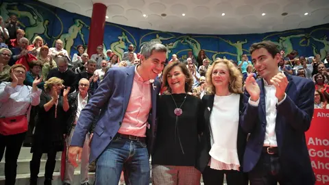 La vicepresidenta Carmen Calvo con Zuloaga, Casares e Isabel Fern&aacute;ndez