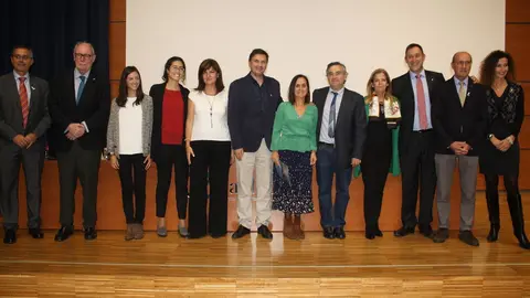 Autoridades y galardonados en el premio 'Diego de Argumosa entregado en Valdecilla