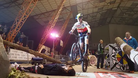 OLYMPUS DIGITAL CAMERA         