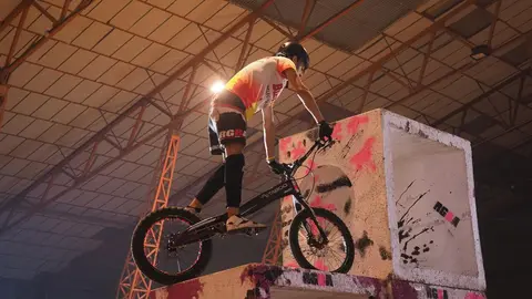 OLYMPUS DIGITAL CAMERA         