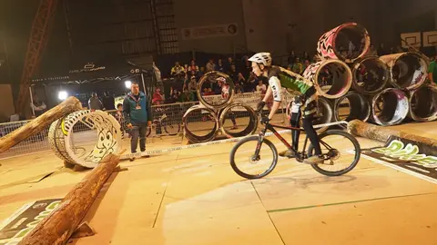 OLYMPUS DIGITAL CAMERA         