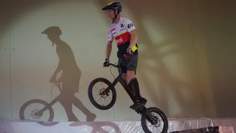 OLYMPUS DIGITAL CAMERA         