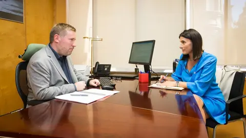 El director general del ICANE, H&eacute;ctor S&aacute;nchez, con la alcaldesa de Santander, Gema Igual