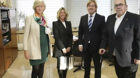 La consejera de Educaci&oacute;n, Formaci&oacute;n Profesional y Turismo, Marina Lomb&oacute;, recibe al alcalde Reoc&iacute;n, Pablo Diestro