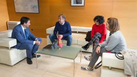 Consejero de Obras con alcalde de Vald&aacute;liga