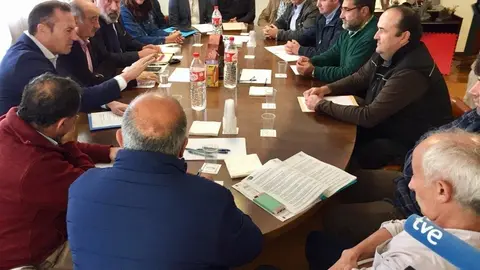 Maz&oacute;n se re&uacute;ne con organizaciones agrarias y de pesca