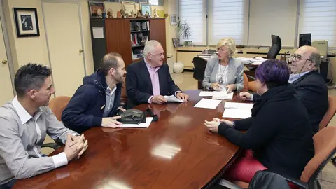 La consejera de Educaci&oacute;n, Formaci&oacute;n Profesional y Turismo, Marina Lomb&oacute;, se re&uacute;ne con el alcalde de Voto, Jos&eacute; Luis Trueba