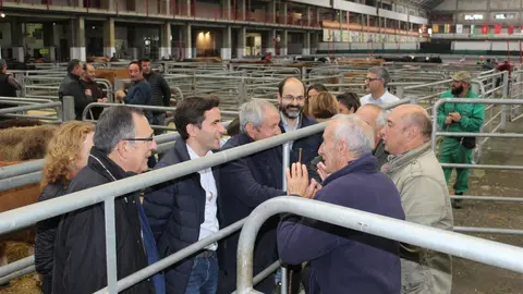 Visita de los candidatos del PSOE de Cantabria para el 10N al Mercado Nacional de Ganados de Torrelavega
