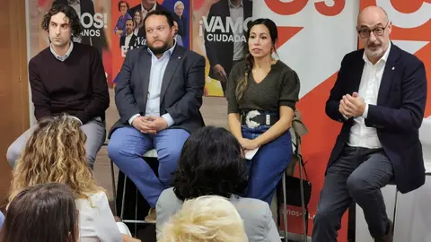 Acto de Cs en Astillero, con el candidato al Congreso, Rub&eacute;n G&oacute;mez