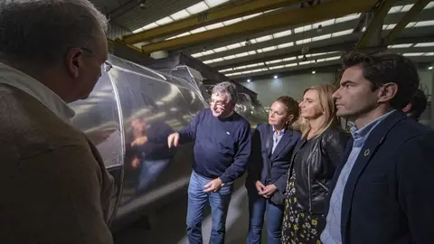 Visita del candidato del PSOE al Congreso, Pedro Casares, a Cisternas Cobo