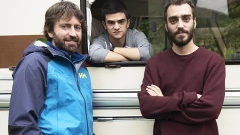    Diecisiete es el t&iacute;tulo de la nueva pel&iacute;cula de Daniel S&aacute;nchez Ar&eacute;valo que se estrenar&aacute; en Netflix en 2019. El director y guionista de AzulOscuroCasiNegro, Primos, Gordos y La Gran Familia Espa&ntilde;ola rueda en Cantabria el que ser&aacute; su quinto largometraje 