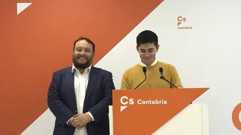 El diputado regional de Cs, Diego Mara&ntilde;&oacute;n, y el candidato del partido por Cantabria al Congreso de los Diputados, Rub&eacute;n G&oacute;mez
