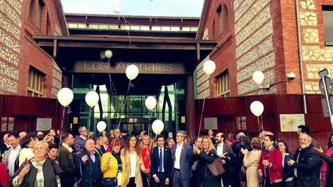 Socialistas c&aacute;ntabros sueltan 44 globos blancos con motivo de la exhumaci&oacute;n de Franco del Valle de los Ca&iacute;dos