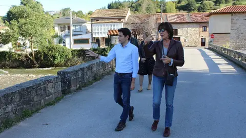 El candidato del PSOE al Congreso por Cantabria, Pedro Casares, en Molledo