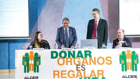 El presidente de Cantabria, Miguel &Aacute;ngel Revilla, en la  la inauguraci&oacute;n de las VIII Jornadas C&aacute;ntabras de Personas con Enfermedad Renal de ALCER