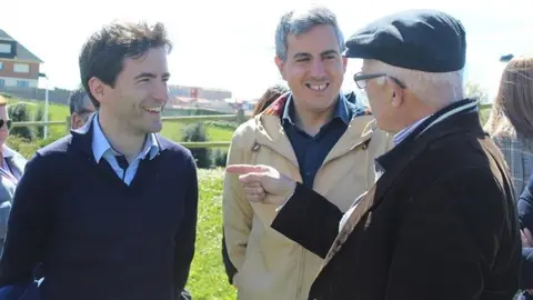 El candidato del PSOE Cantabria al Congreso de los Diputados, Pedro Casares, y el vicepresidente del Gobierno regional y l&iacute;der de los socialistas c&aacute;ntabros, Pablo Zuloaga