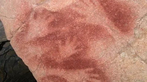 Manos. Arte rupestre en la cueva de El Sal&iacute;n (Cantabria)