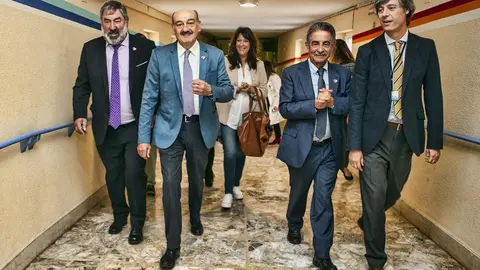Los cabezas de lista del PRC al Congreso y al Senado, Jos&eacute; Mar&iacute;a Maz&oacute;n y Fernando Fern&aacute;ndez, y el l&iacute;der del PRC y presidente de Cantabria. Miguel &Aacute;ngel Revilla, visitan el centro hospitalario Padre Menni