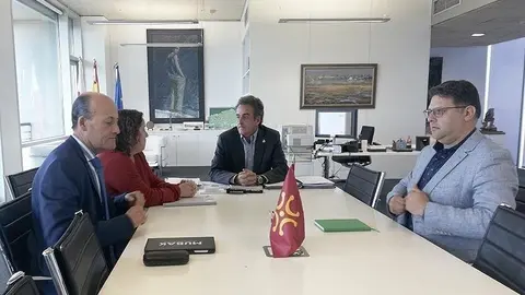 El consejero de Innovaci&oacute;n, Industria, Transporte y Comercio, Francisco Mart&iacute;n, se ha reunido con representantes de la Asociaci&oacute;n C&aacute;ntabra de Empresarias de la Madera y del Comercio del Mueble (ACEMM)
