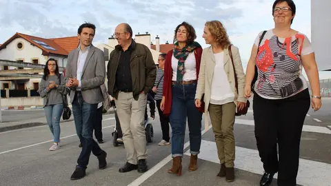 Los candidatos del PSOE al Congreso y al Senado, Pedro Casares e Isabel Fern&aacute;ndez, se re&uacute;nen con la Cofrad&iacute;a de Pescadores de San Vicente de la Barquera