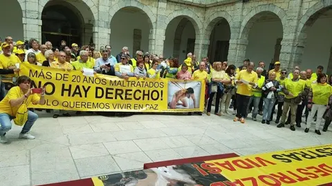 AMA concluye la 'Ruta de los Inocentes'  en el Parlamento