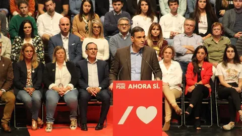 Pedro S&aacute;nchez, en un mitin del PSOE en Santander antes de las elecciones del 10N