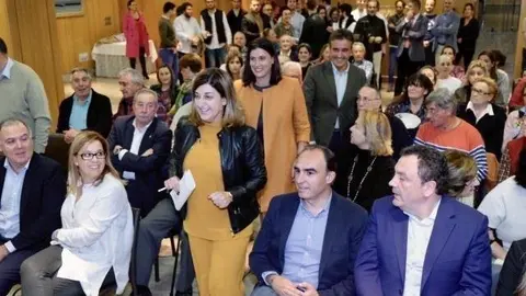 Buruaga, Igual y Movell&aacute;n en un encuentro con militantes de los distritos de Santander