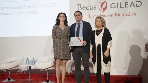 Santiago Montes, del IDIVAL, recibe el premio Gilead