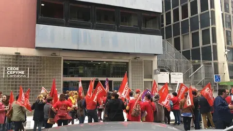 concentracion sindical ante sede ceoe