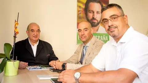 El candidato de Vox por Cantabria el 10N se re&uacute;ne con Uni&oacute;n de Oficiales de la Guardia Civil