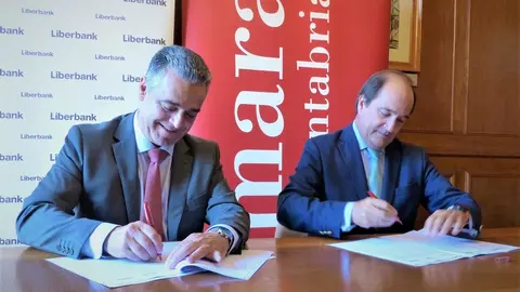 Firma de un convenio entre la C&aacute;mara de Comercio y Liberbank para tres talleres financiados por FUNCAS