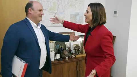 Reuni&oacute;n consejera de Presidencia, Paula Fern&aacute;ndez, y alcalde de Santillana del Mar