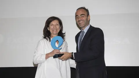 Entrega a Amica del premio del Club de Excelencia en Gesti&oacute;n