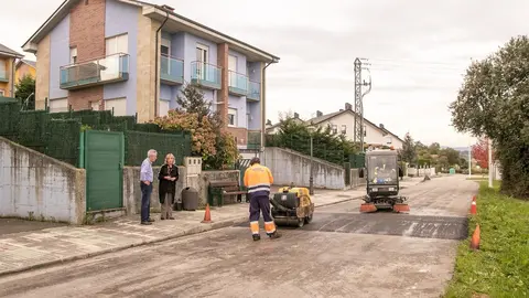 La alcaldesa y el concejal de obras supervisan obras en municipio