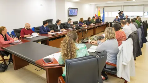 El consejero de Obras P&uacute;blicas, Ordenaci&oacute;n del Territorio y Urbanismo, Jos&eacute; Luis Gochicoa, preside la reuni&oacute;n de la Comisi&oacute;n Regional de Ordenaci&oacute;n del Territorio y Urbanismo (CROTU)