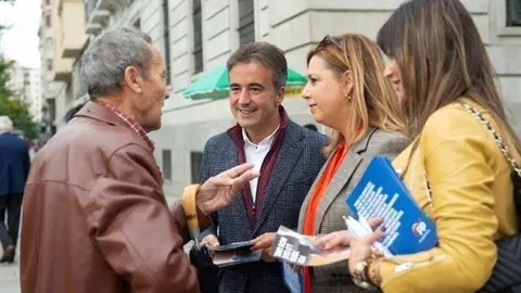 Diego Movell&aacute;n, candidato del PP al Congreso, en un acto de campa&ntilde;a electoral por el 10N
