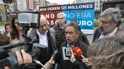 Revilla y Maz&oacute;n en declaraciones a los medios de comunicaci&oacute;n en Valdecilla