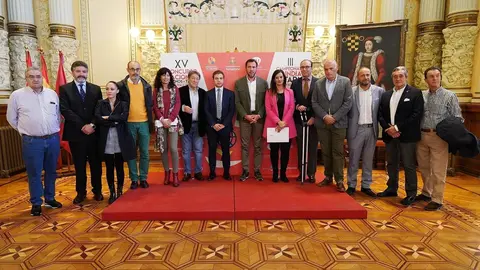 El alcalde de Valladolid, &Oacute;scar Puente, junto a otras autoridades del sector del turismo y la hosteler&iacute;a en la presentaci&oacute;n del XV Concurso Nacional de Pinchos y Tapas y el III Compeonato Mundial de Tapas Ciudad de Valladolid.