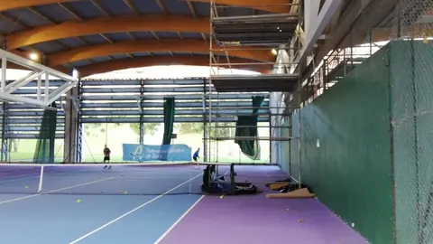 Desperfectos en pistas de tenis de Astillero.