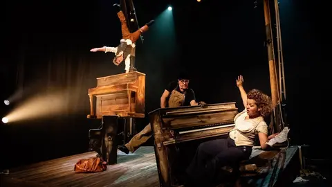 Espect&aacute;culo de circo de la compa&ntilde;&iacute;a D'irque 6& fien