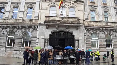 Minuto de silencio por la mujer asesinada en Almer&iacute;a